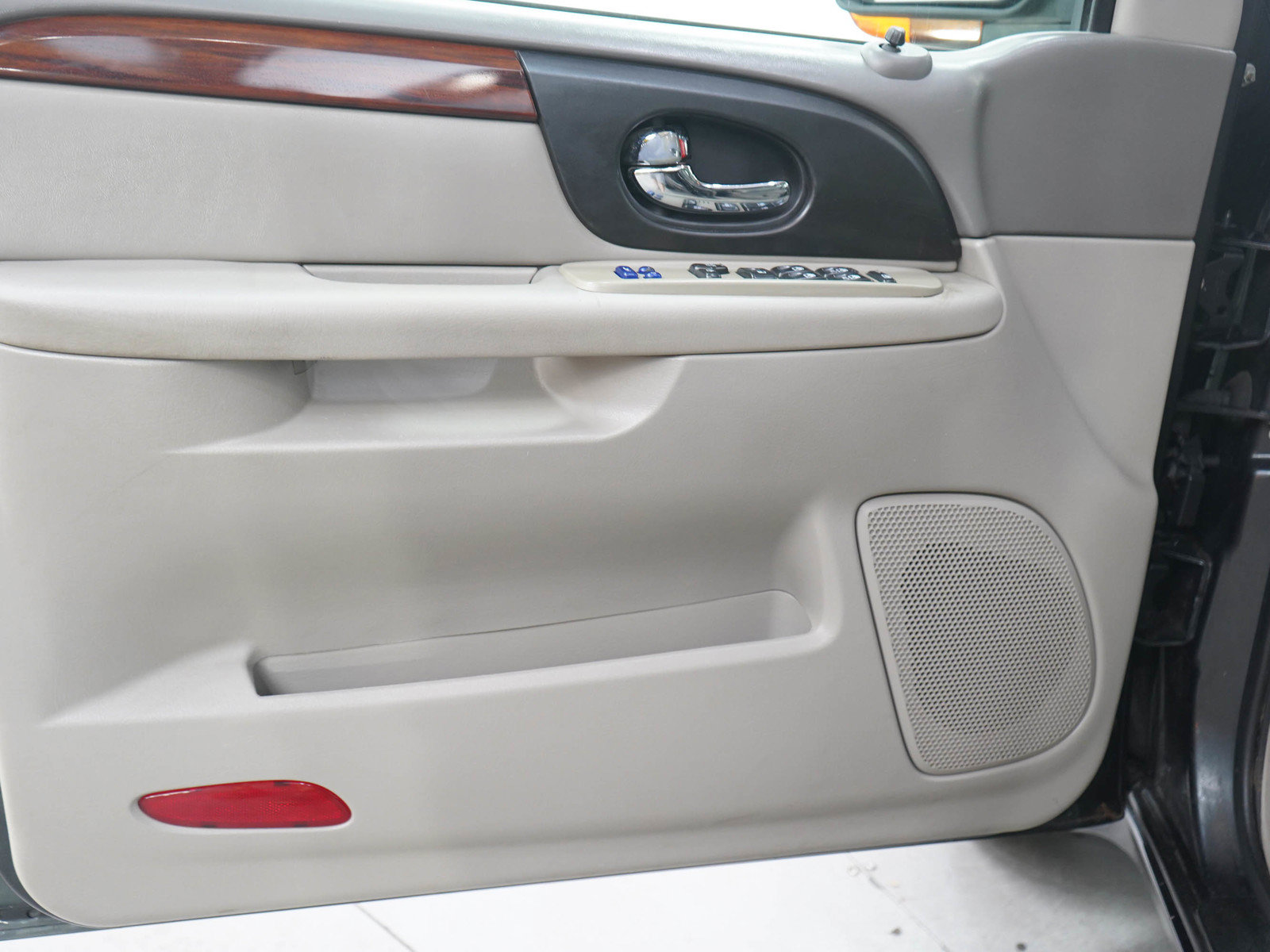 Used 2003 GMC Envoy SLT AWD/4WD image 18