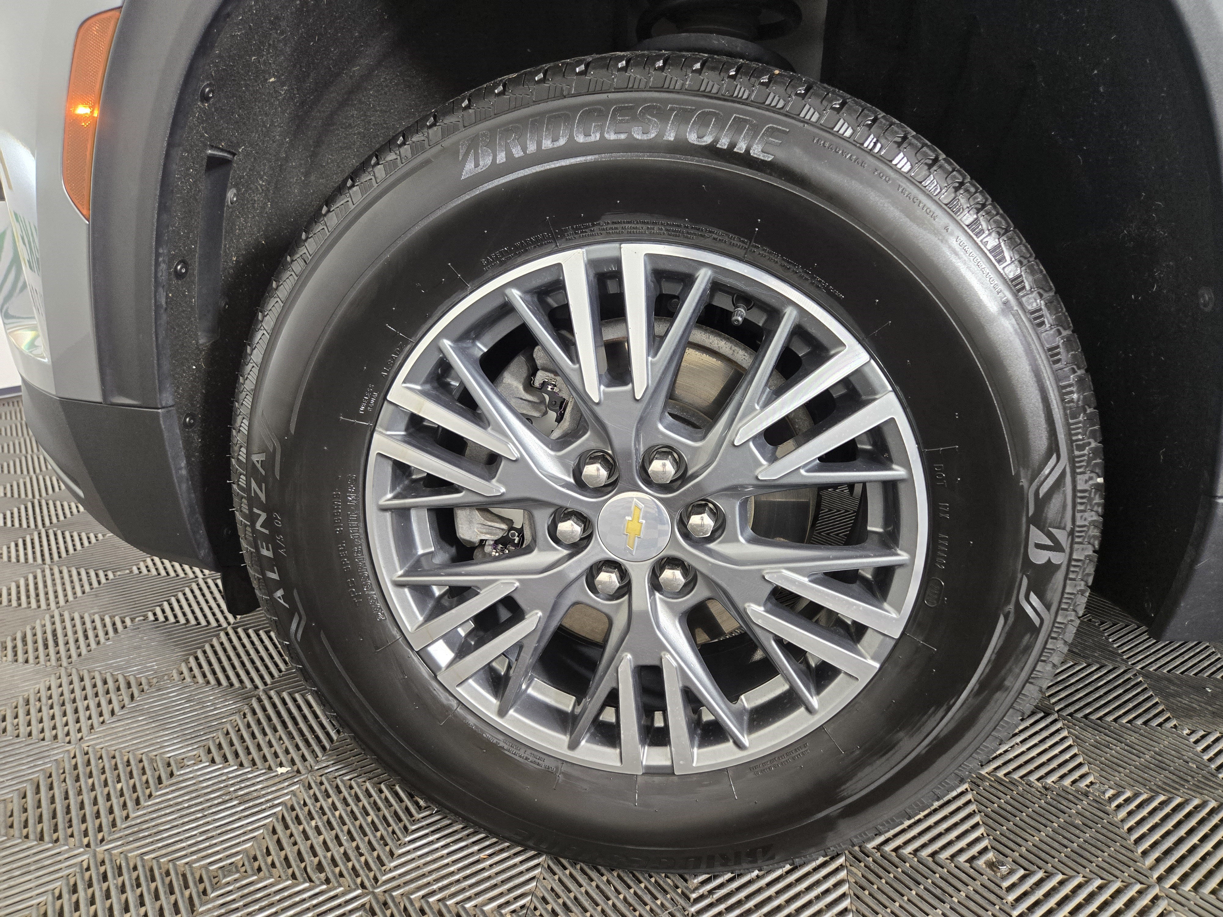 Used 2024 Chevrolet Traverse LS FWD image 36