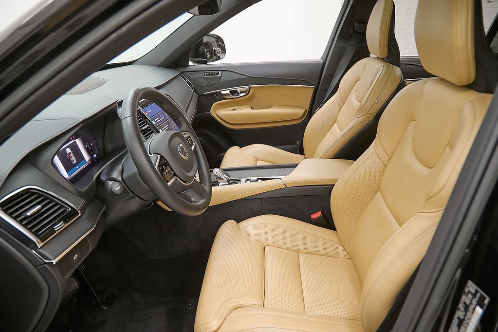 Certified 2023 Volvo XC90 B6 Ultimate w/ Protection Package Premier image 19
