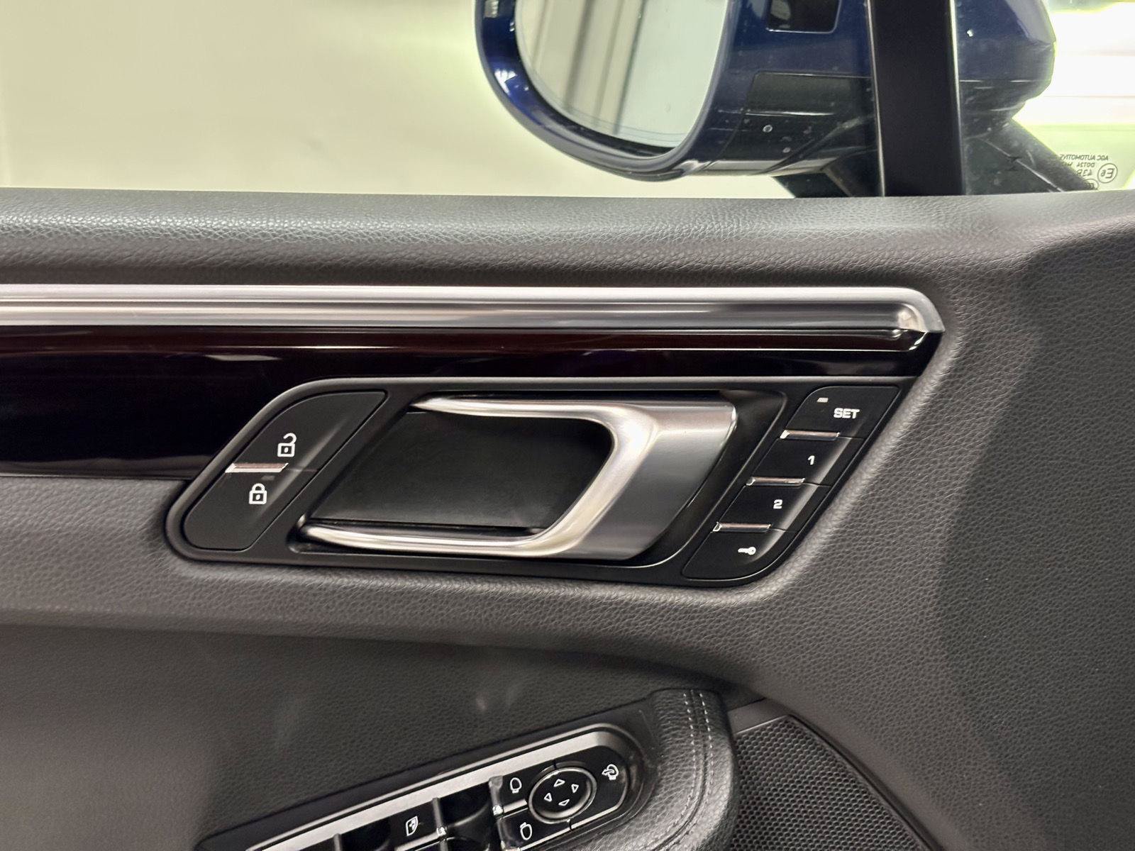 Used 2022 Porsche Macan S AWD/4WD image 14
