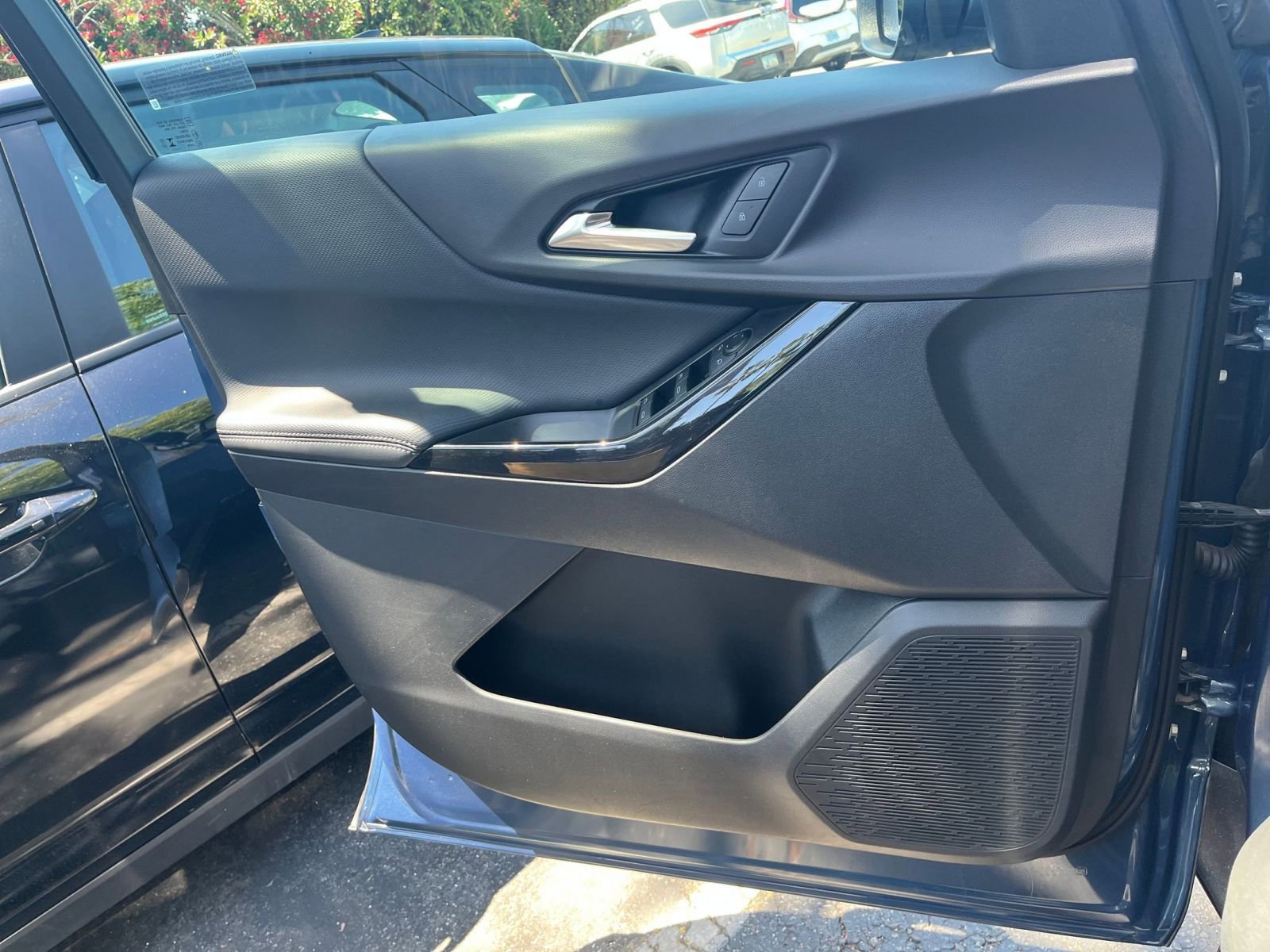 Used 2025 Chevrolet Equinox LT AWD/4WD image 18