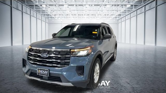 Used 2025 Ford Explorer Active AWD/4WD image 5
