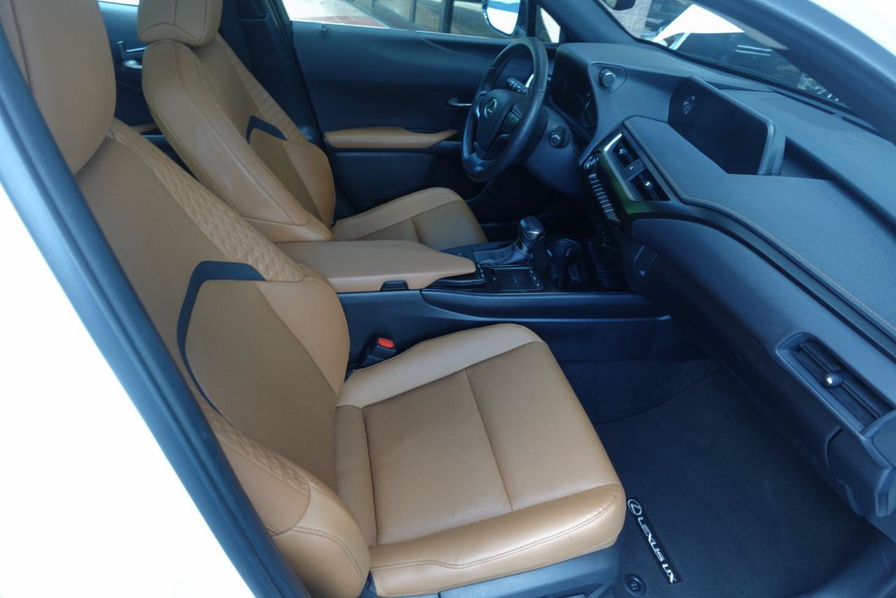 Used 2020 Lexus UX 200 w/ Premium Package FWD image 9
