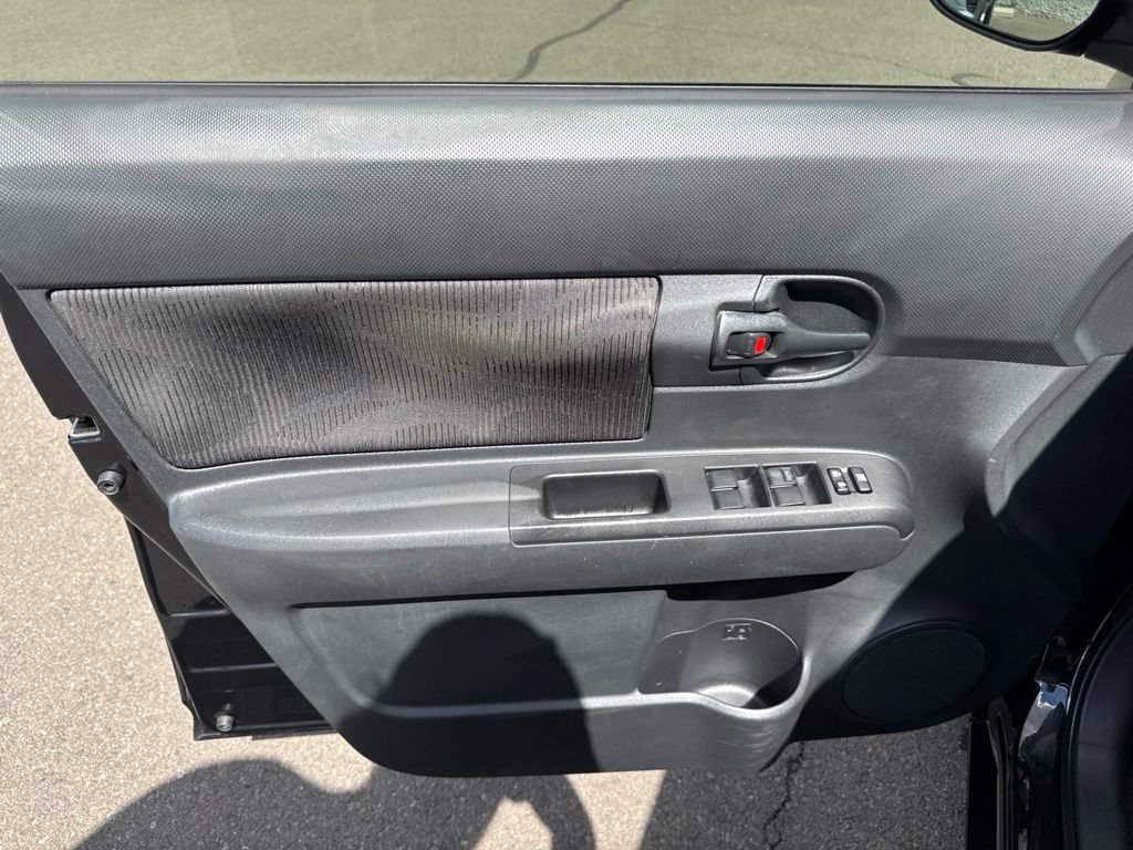Used 2014 Scion xB FWD image 18
