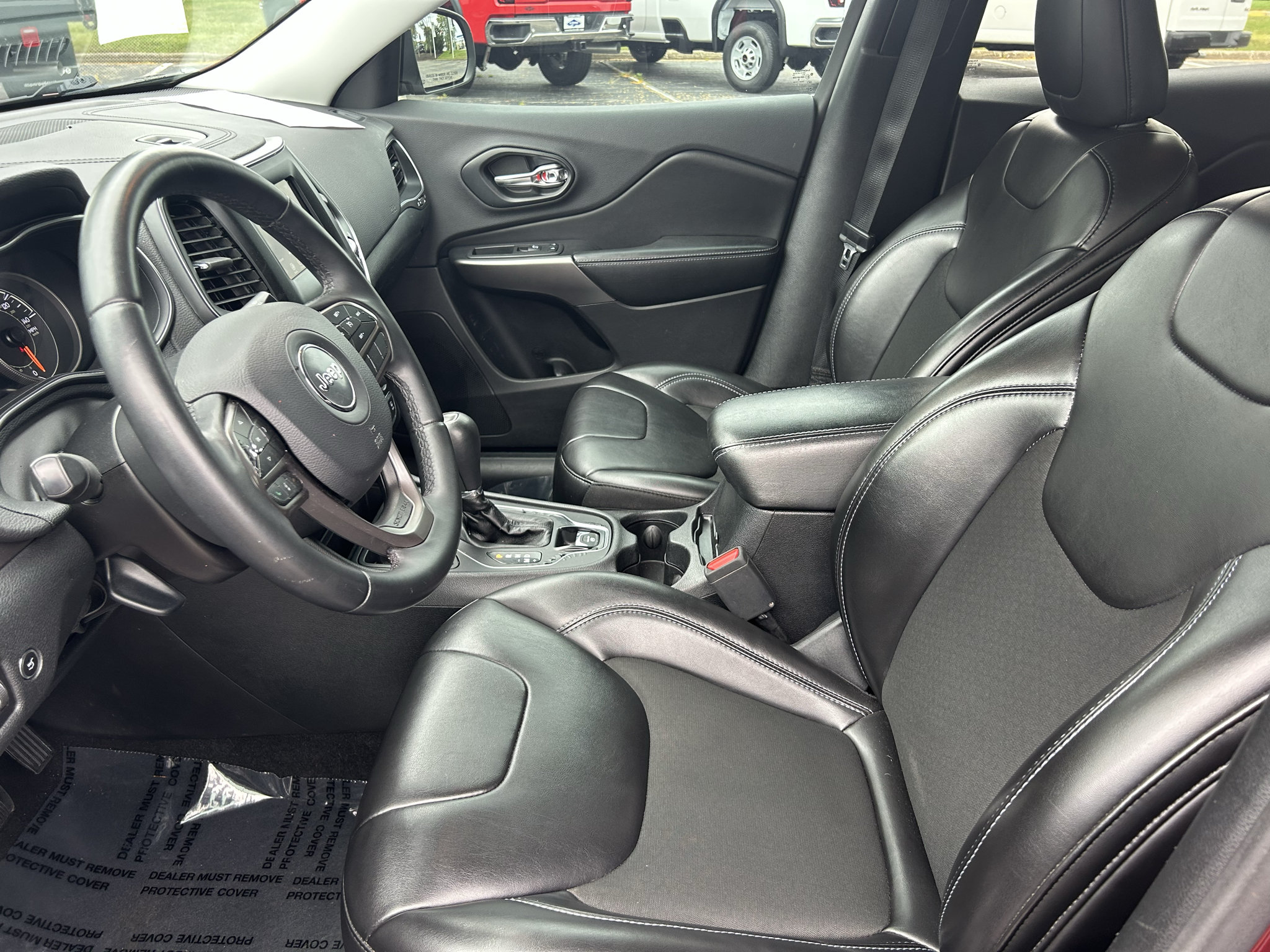 Used 2019 Jeep Cherokee Latitude Plus w/ Comfort/Convenience Group FWD image 19