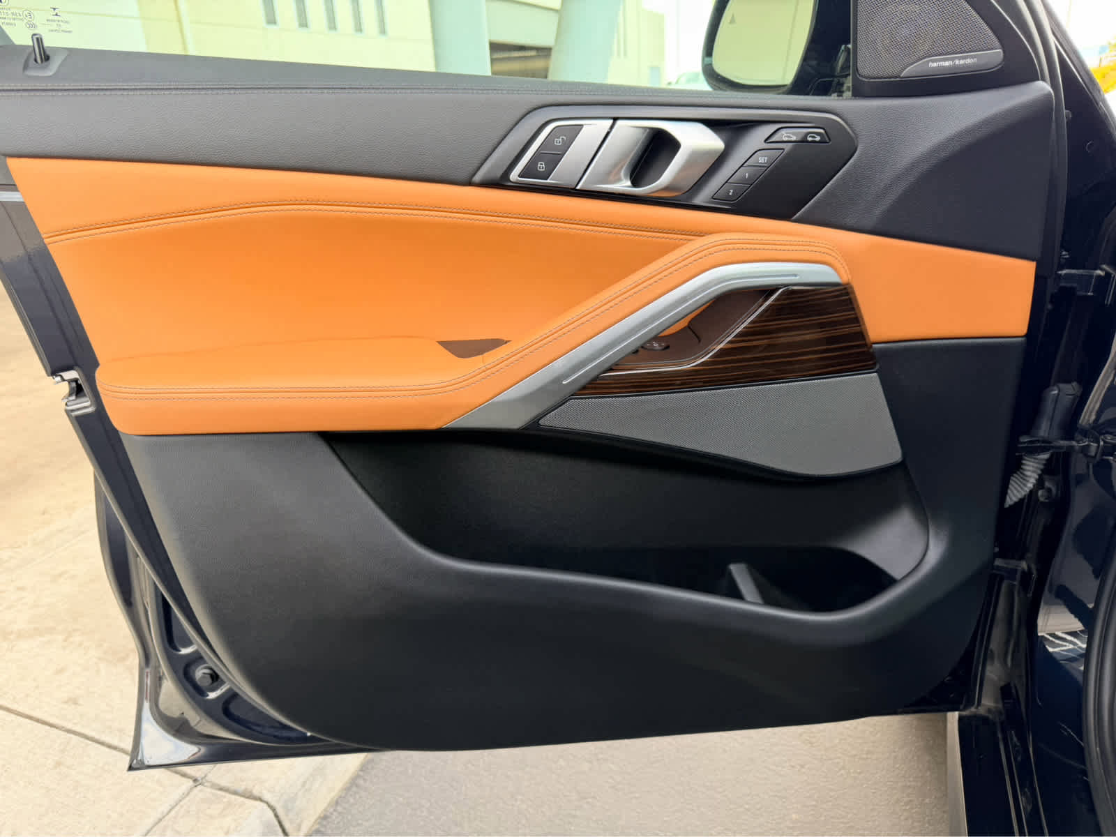 Used 2023 BMW X6 xDrive40i w/ M Sport Package image 12