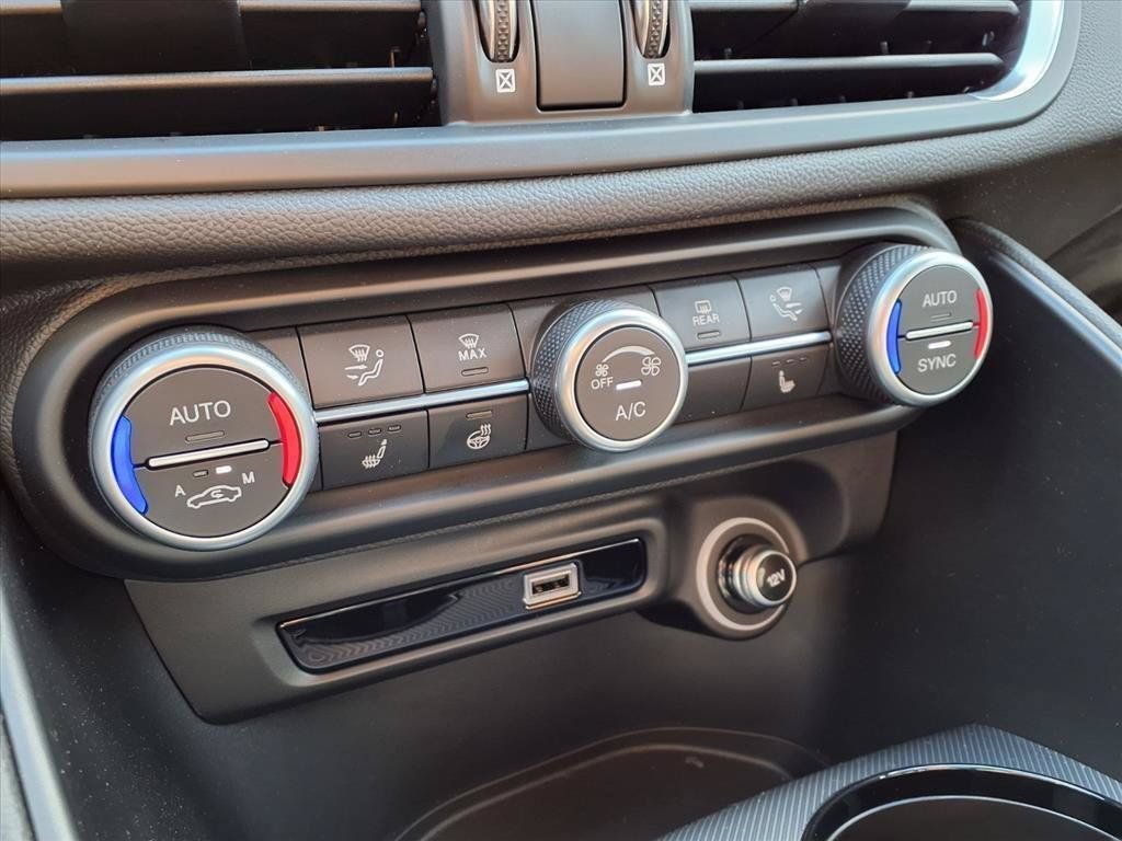 New 2025 Alfa Romeo Giulia RWD image 13