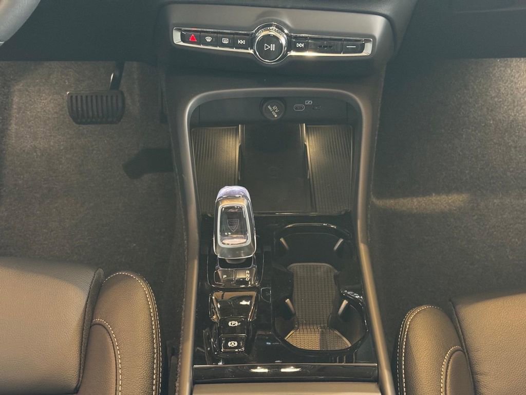 New 2026 Volvo XC40 B5 Ultra w/ Climate Package AWD/4WD image 13