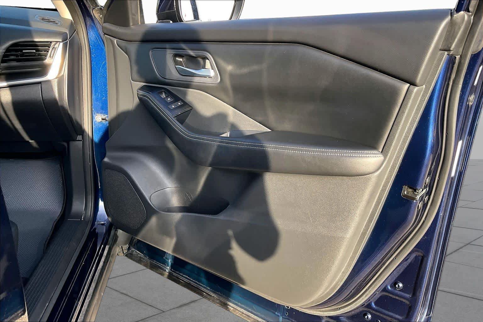 Used 2025 Nissan Rogue SV FWD image 22
