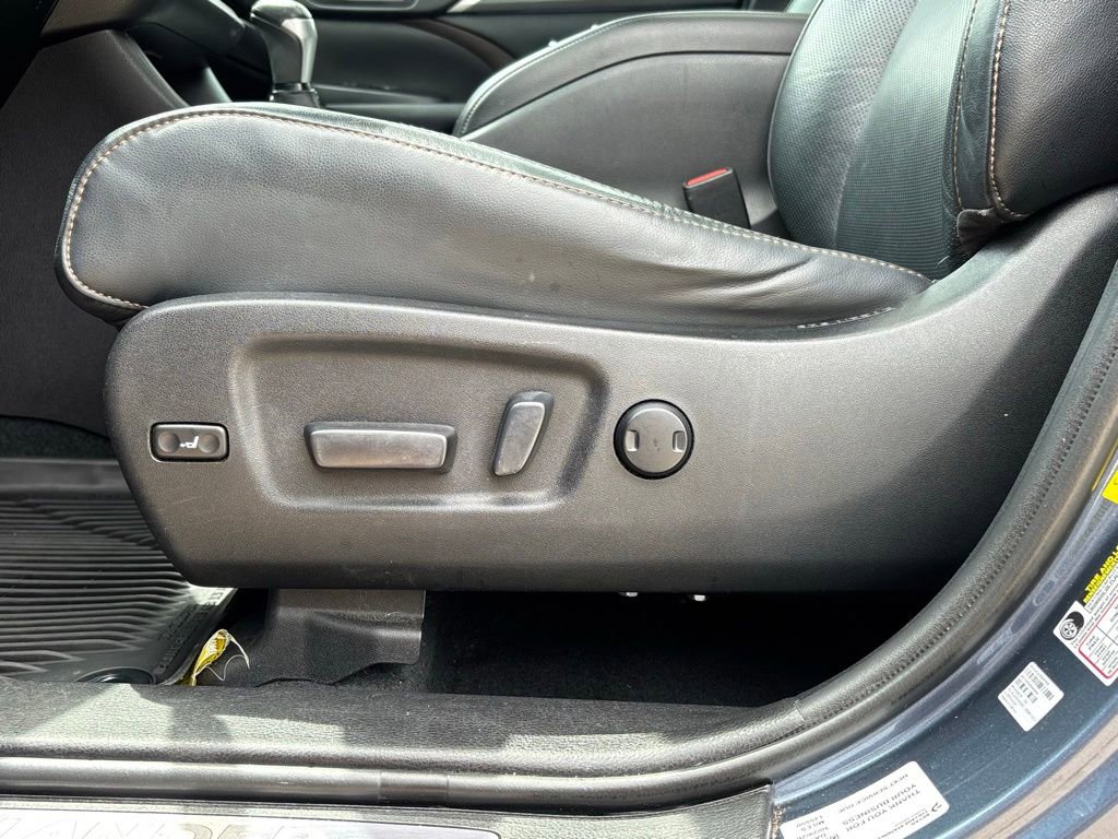 Used 2019 Toyota Highlander Limited Platinum FWD image 14