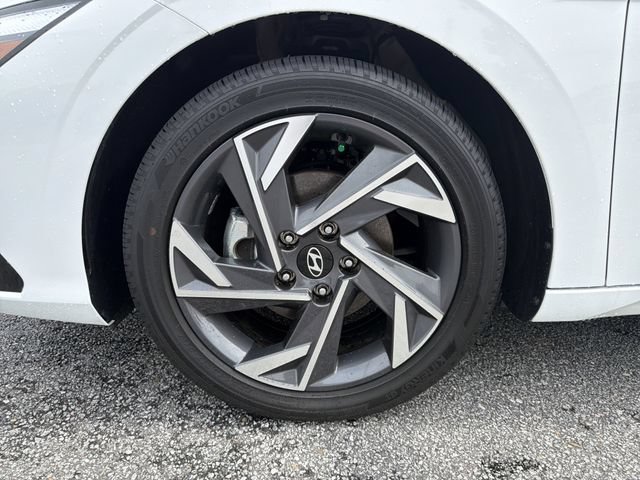Certified 2025 Hyundai Elantra SEL FWD image 11