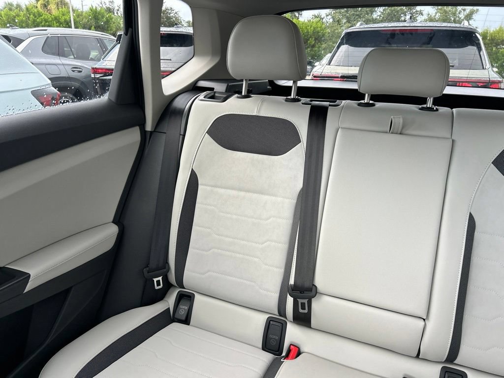 New 2026 Volkswagen Taos SE FWD image 12