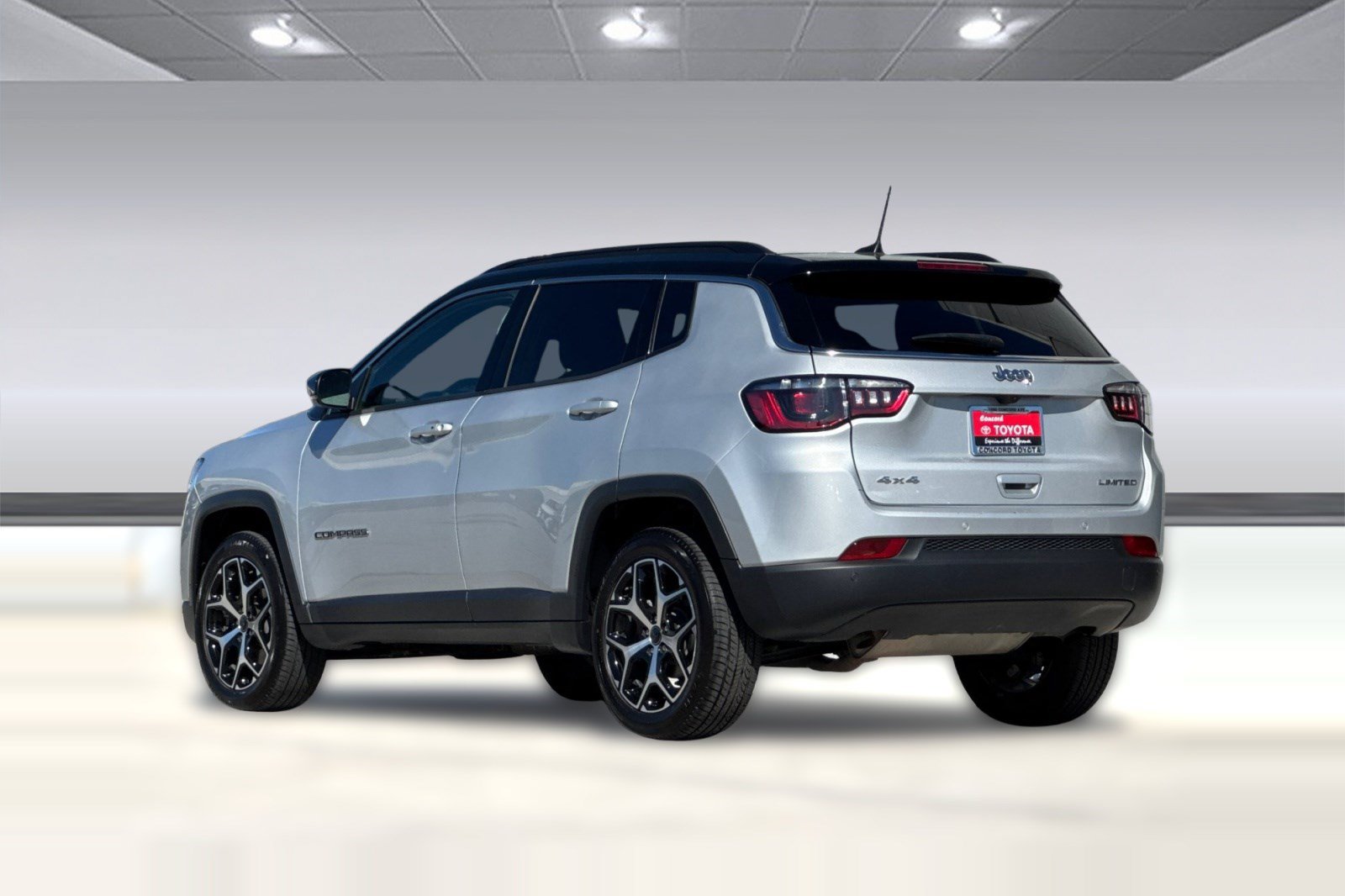 Used 2025 Jeep Compass Limited AWD/4WD image 3