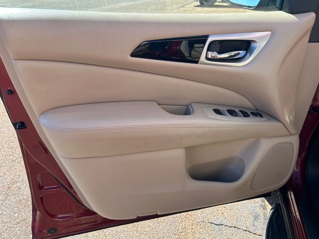 Used 2018 Nissan Pathfinder SV w/ SV All Weather Package image 6