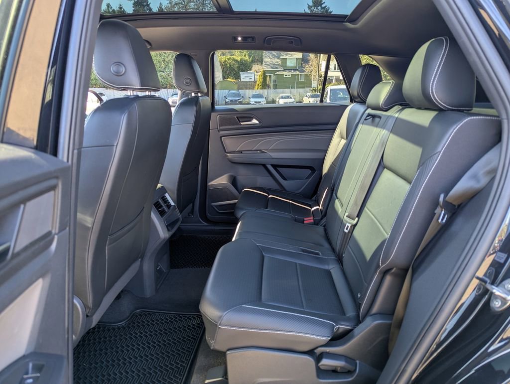 Certified 2022 Volkswagen Atlas Cross Sport SEL R-Line image 28