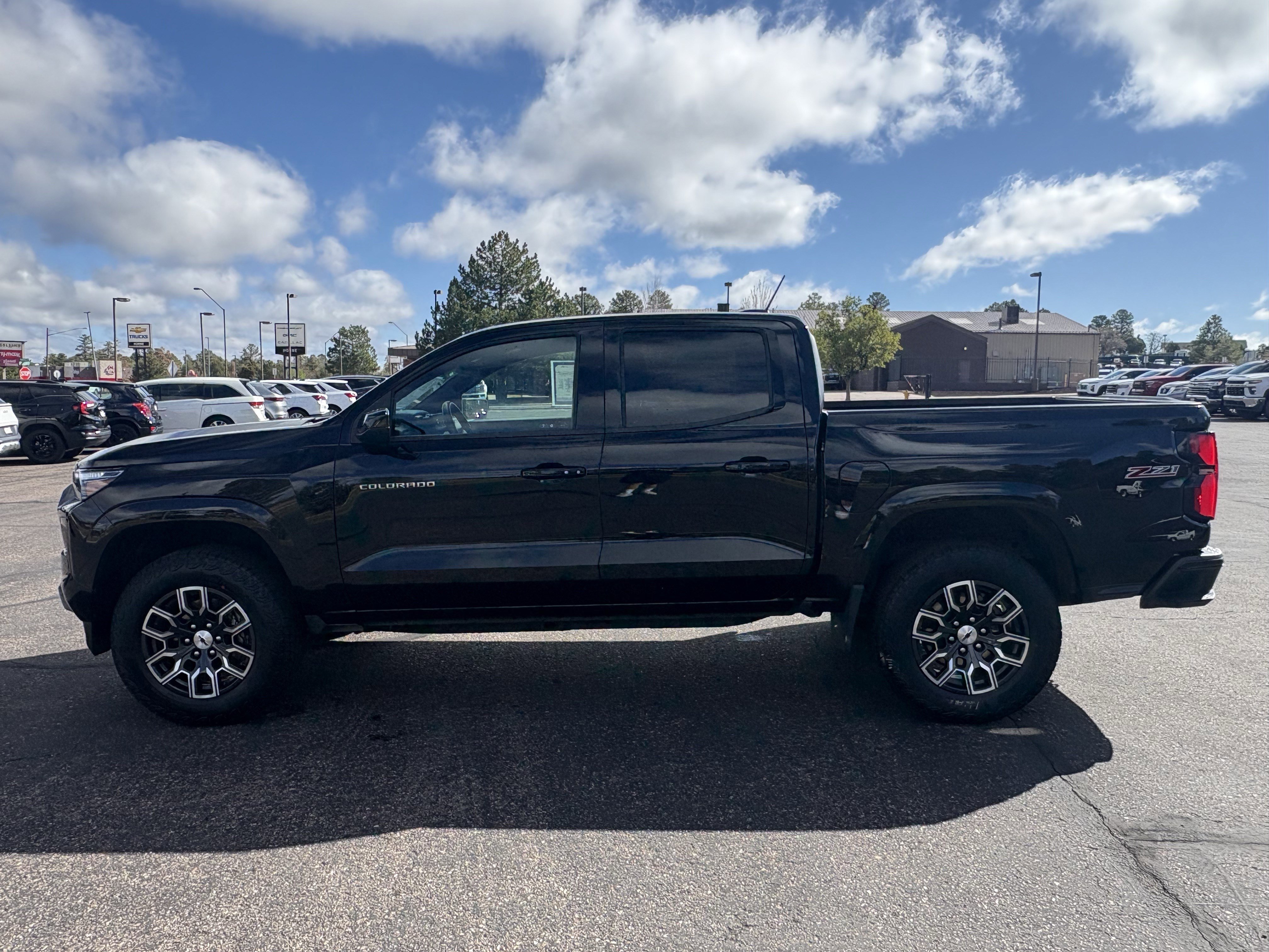 Used 2023 Chevrolet Colorado Z71 AWD/4WD image 8