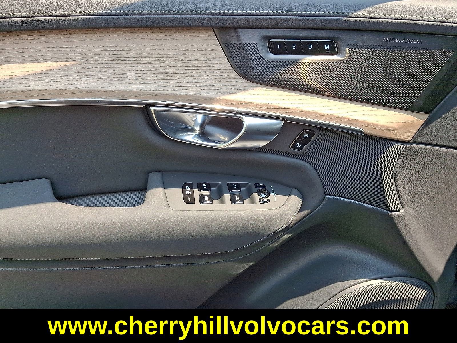 New 2025 Volvo XC90 B6 Plus w/ Protection Package Premier image 14