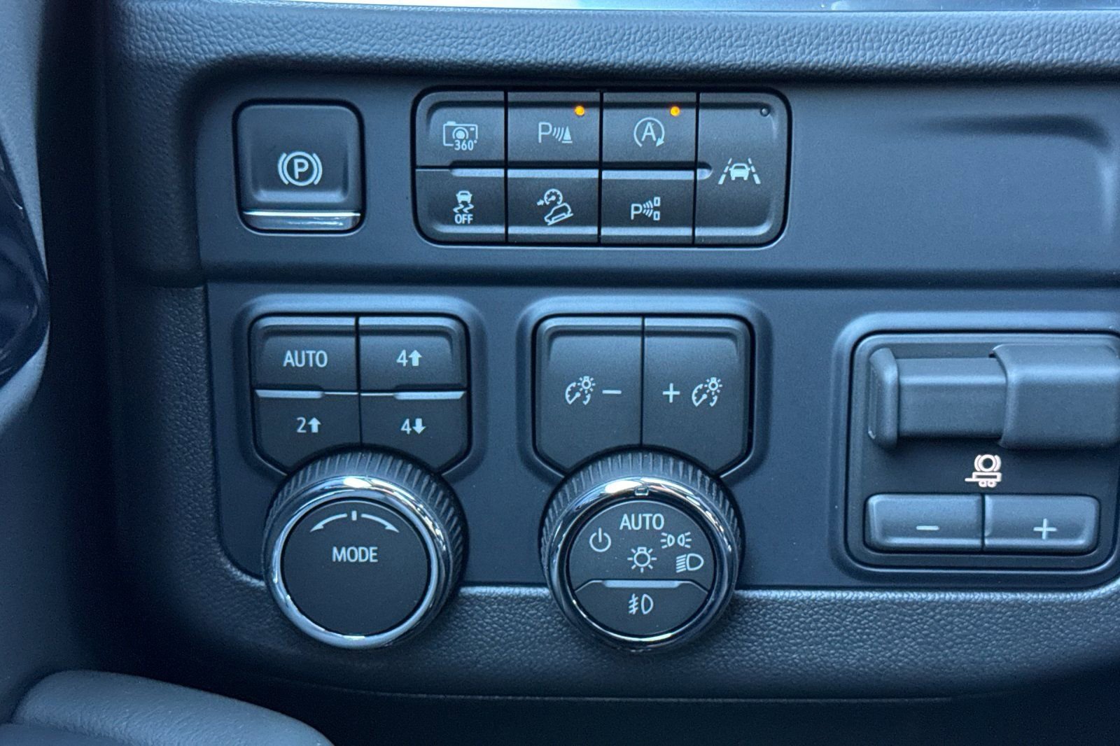 New 2026 Chevrolet Tahoe Premier w/ Sun And Tow Package AWD/4WD image 28