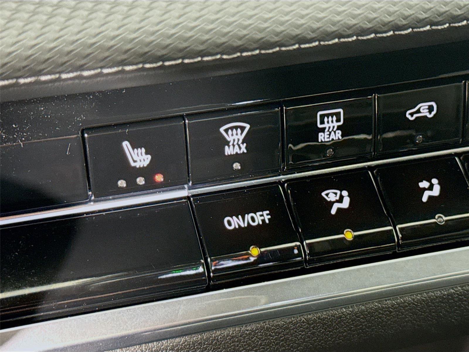 Used 2025 Chevrolet Equinox LT w/ Safety and Technology Package image 21