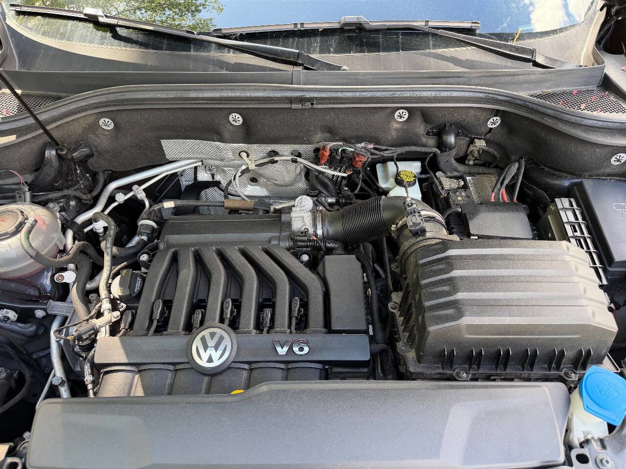 Used 2019 Volkswagen Atlas SEL R-Line AWD/4WD image 8