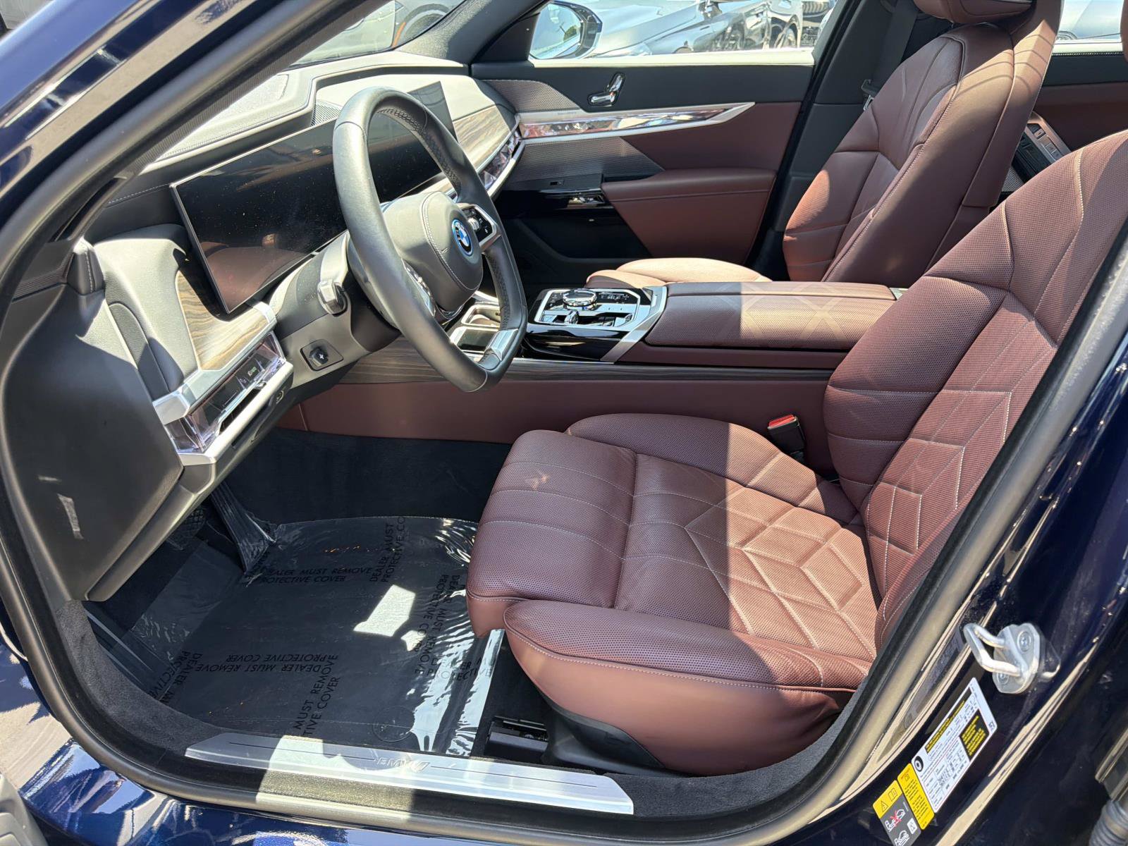 Used 2023 BMW i7 xDrive60 AWD/4WD image 16