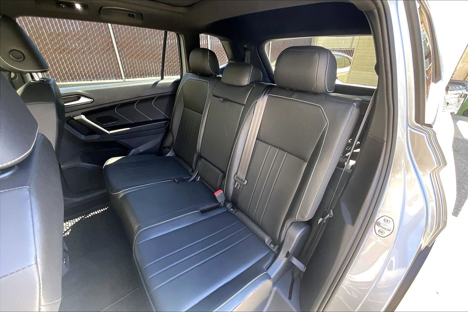 Certified 2023 Volkswagen Tiguan SE R-Line image 25