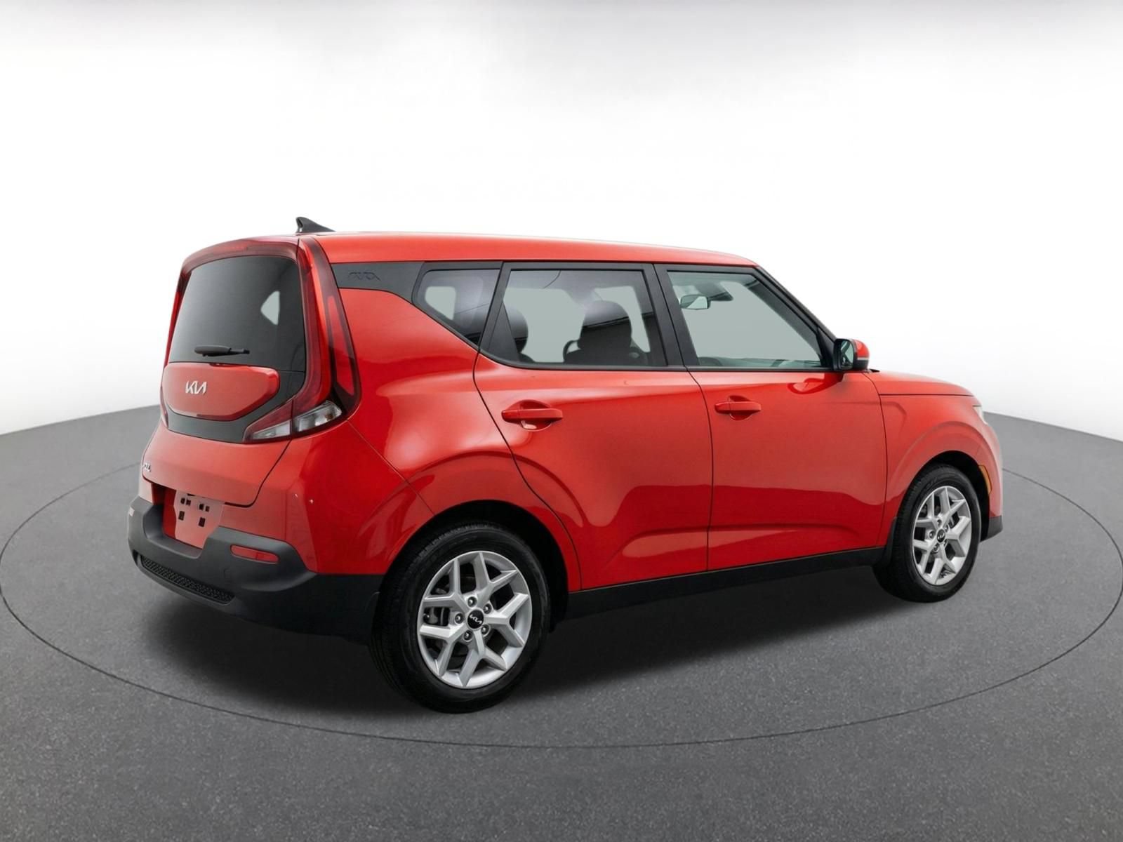 Used 2025 Kia Soul LX w/ LX Technology Package FWD image 9