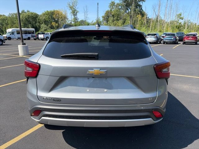 Used 2025 Chevrolet Trax LT w/ Driver Confidence Package FWD image 5