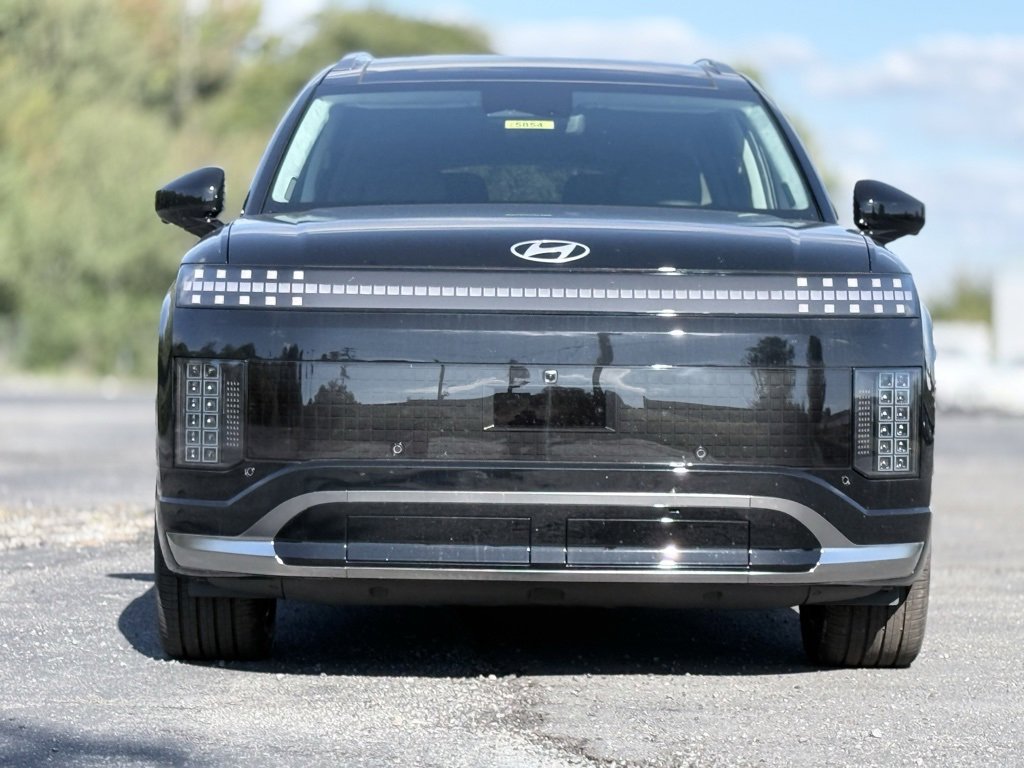 New 2026 Hyundai Ioniq 9 Calligraphy image 2