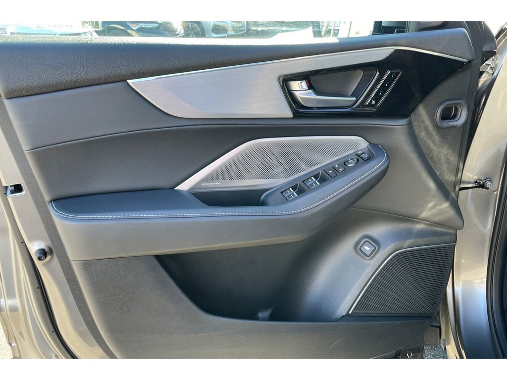 Certified 2025 Acura MDX SH-AWD w/ Technology Package image 10