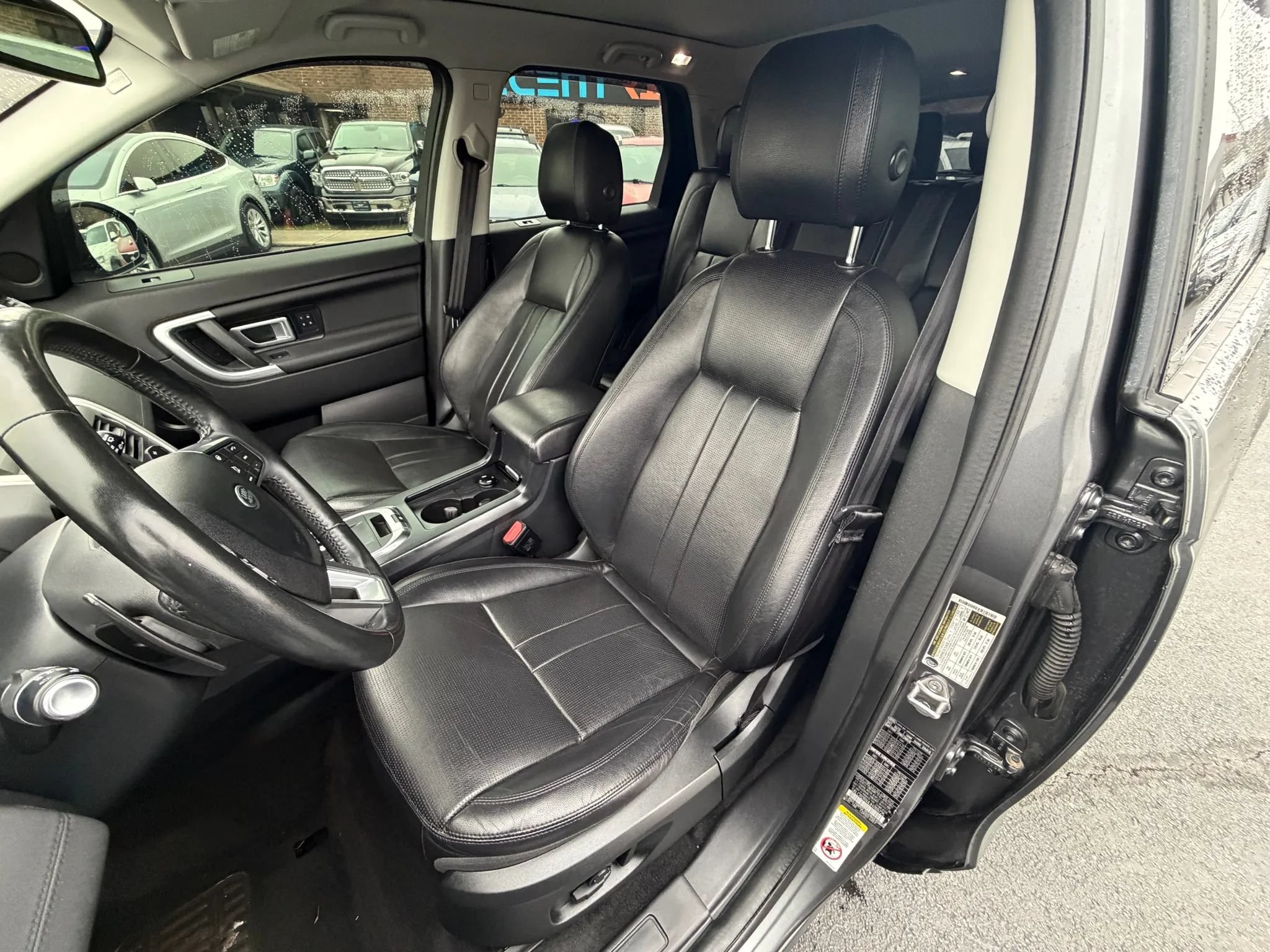 Used 2018 Land Rover Discovery Sport HSE AWD/4WD image 11