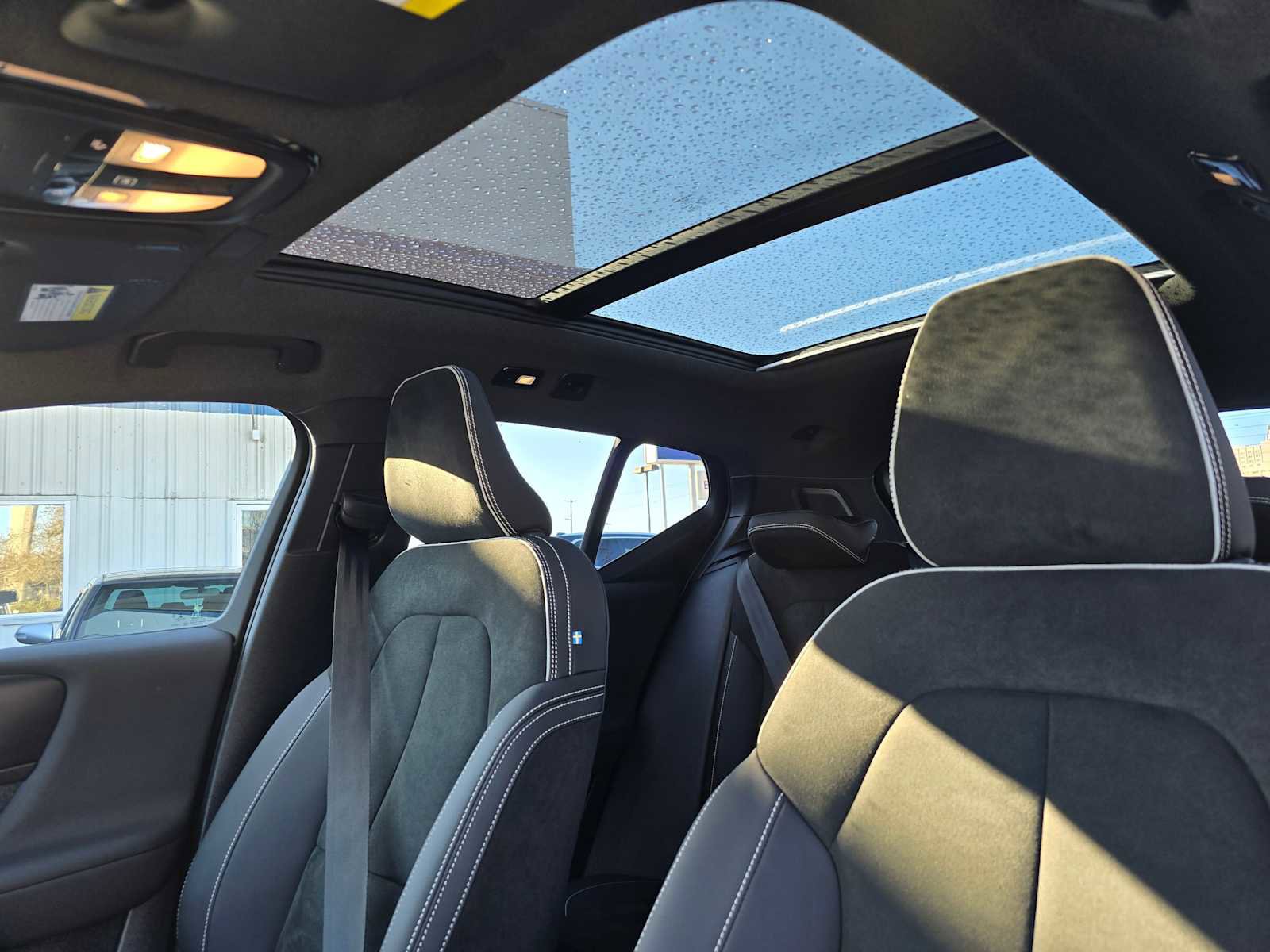 Used 2023 Volvo XC40 Recharge Plus w/ Protection Package Premier image 21