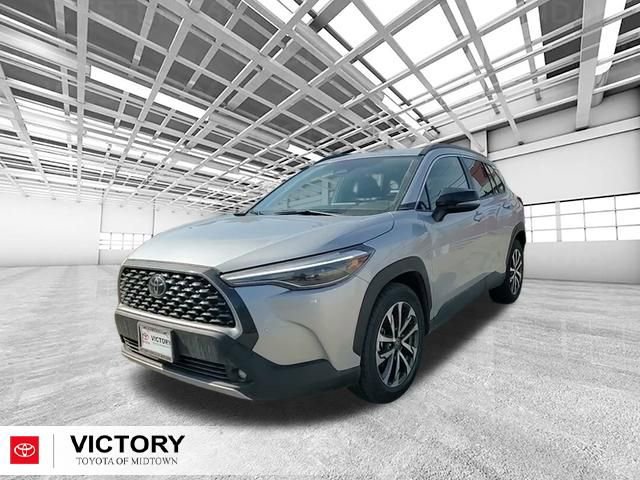 Certified 2025 Toyota Corolla Cross XLE image 8