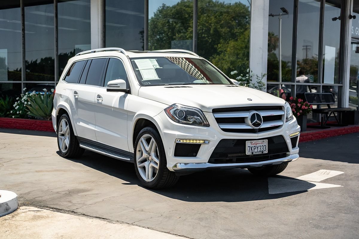 Used 2015 Mercedes-Benz GL 550 4MATIC image 3