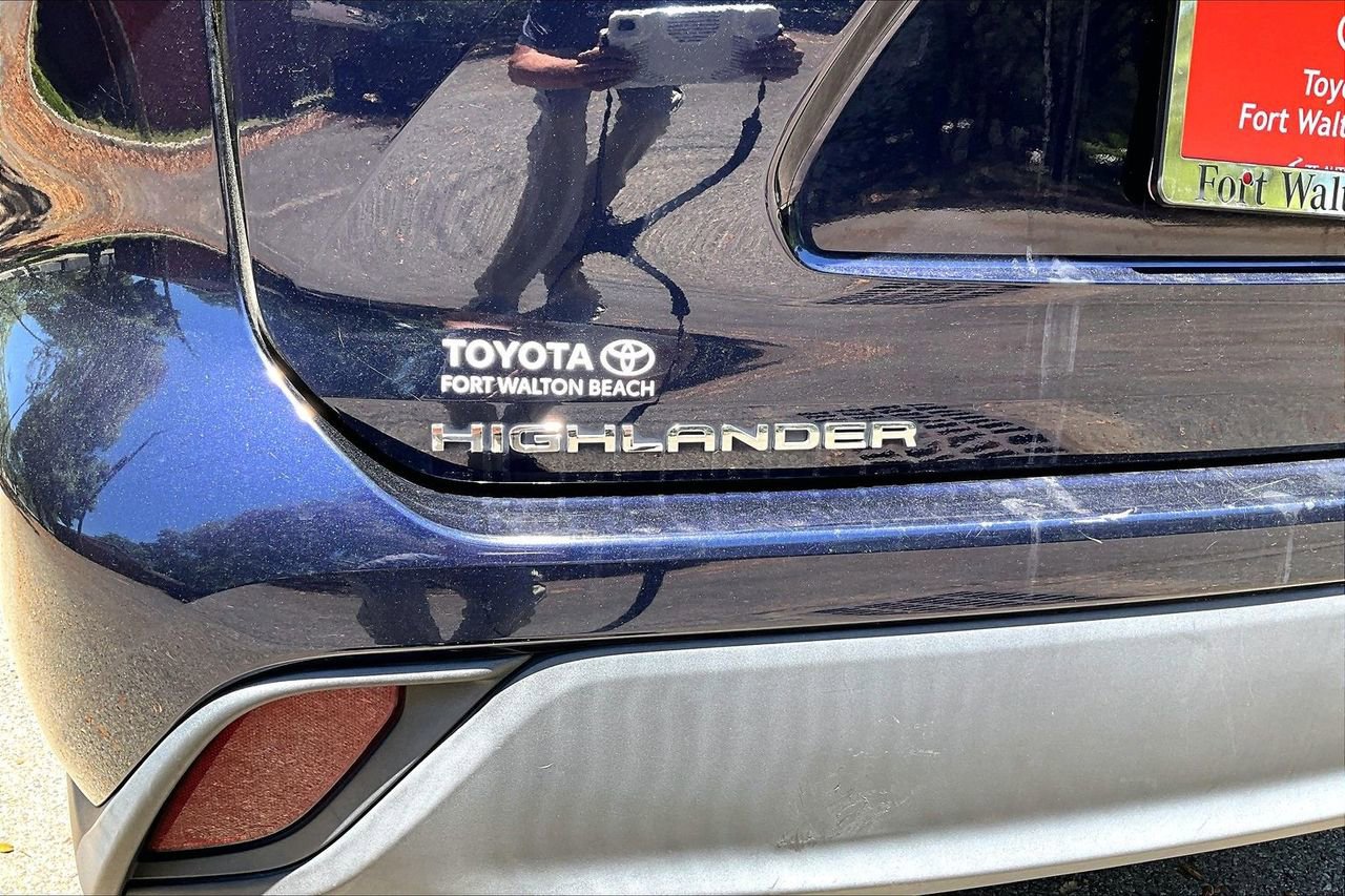 Used 2020 Toyota Highlander XLE FWD image 27