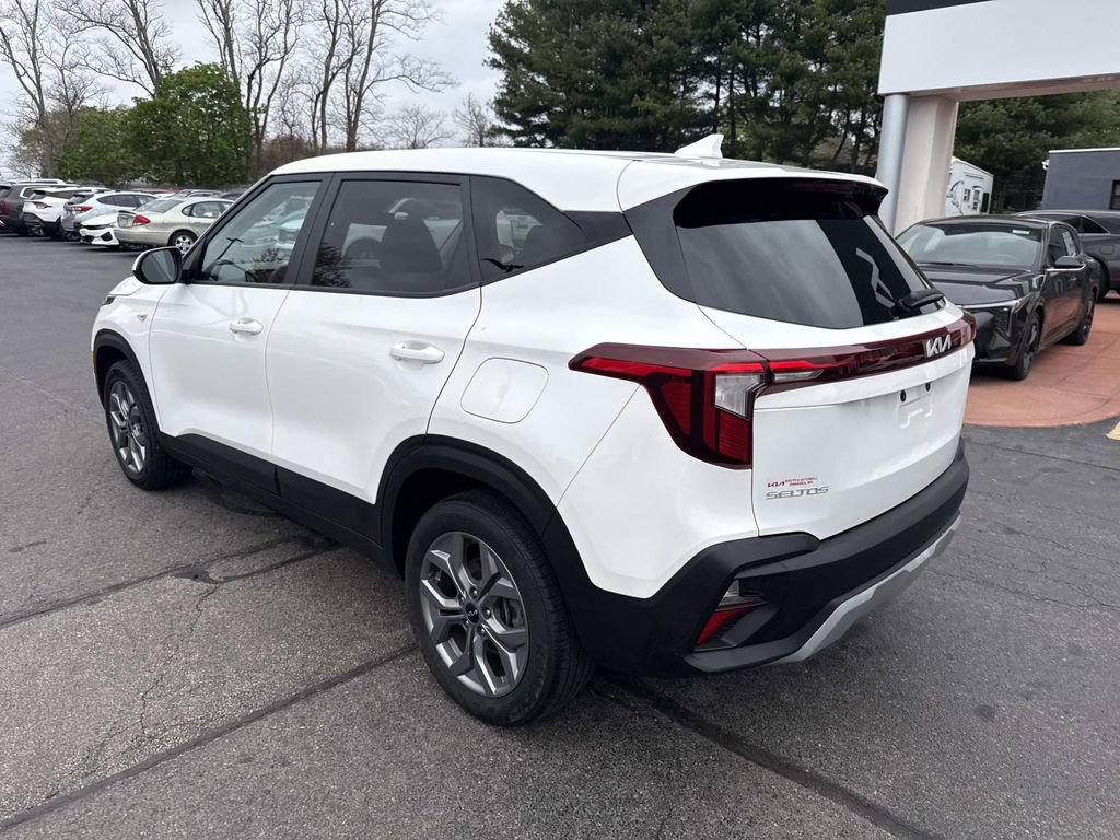 Used 2024 Kia Seltos LX AWD/4WD image 3