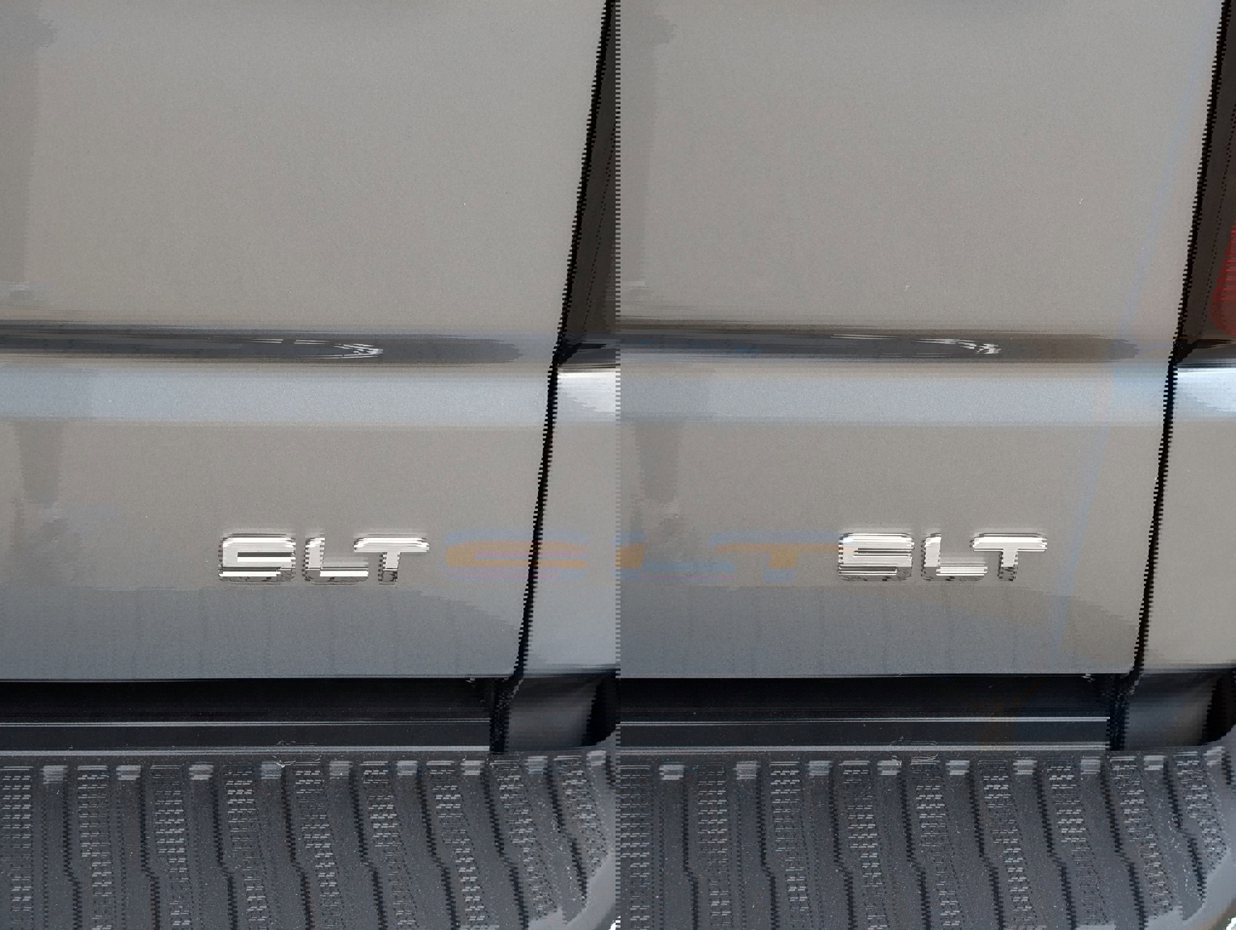 New 2026 GMC Sierra 1500 SLT image 7
