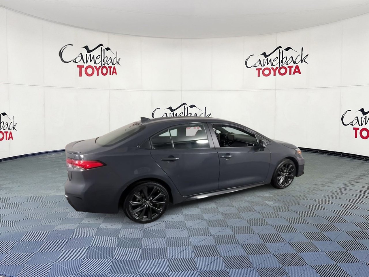 Used 2025 Toyota Corolla SE FWD image 3