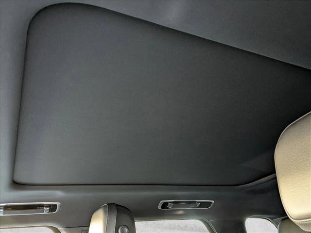 Used 2025 Land Rover Range Rover Sport image 13