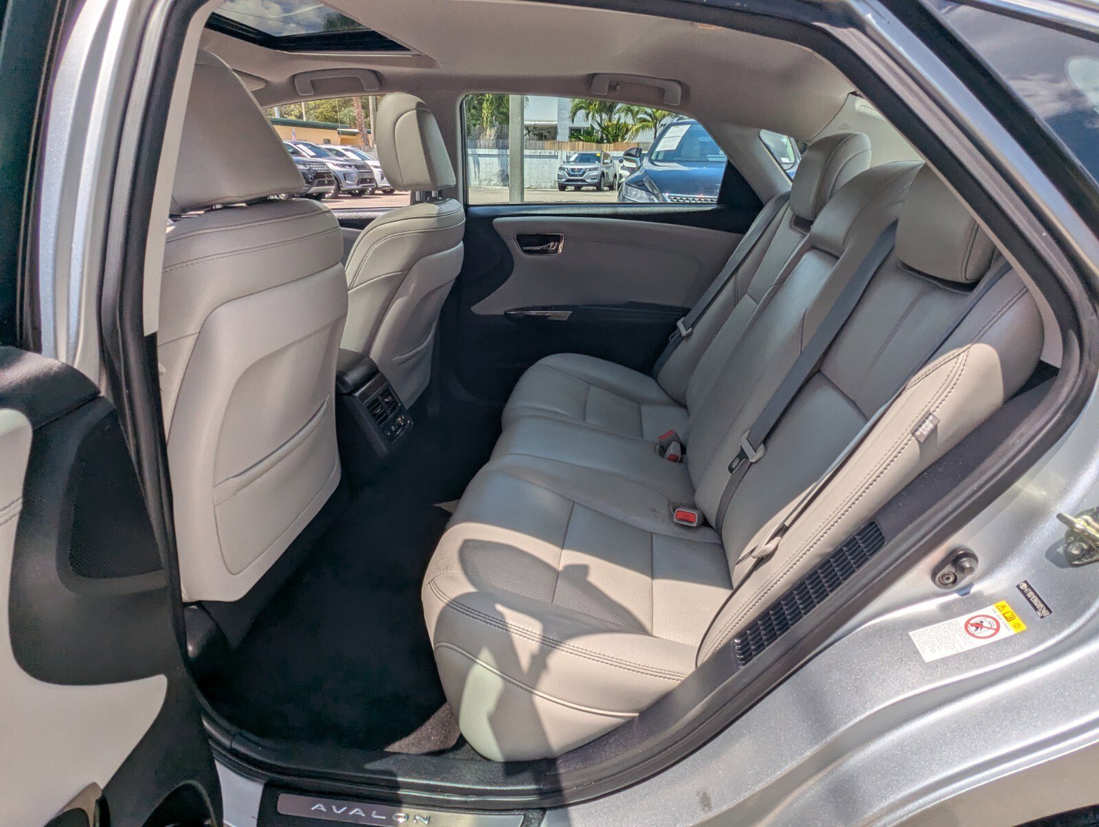 Used 2016 Toyota Avalon Limited w/ Toyota Safety Sense Package FWD image 12