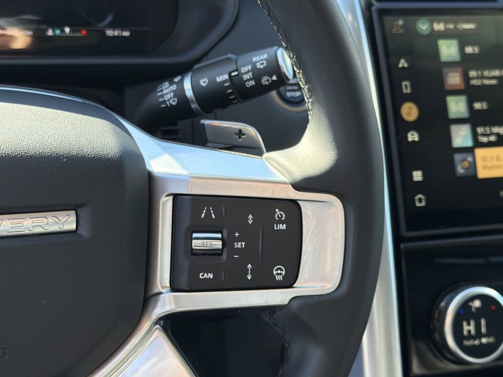 Used 2024 Land Rover Discovery S image 26