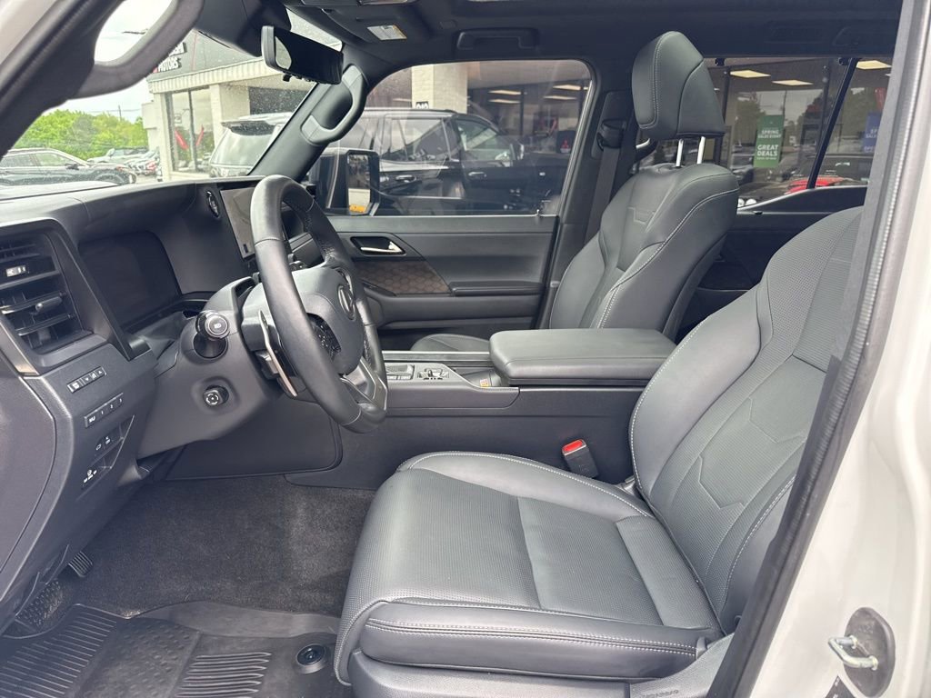 Used 2025 Lexus GX 550 w/ Cold Area Package AWD/4WD image 29