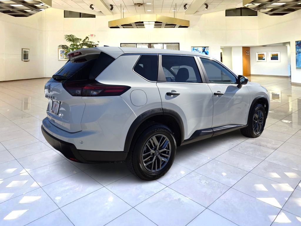 Used 2024 Nissan Rogue S image 7
