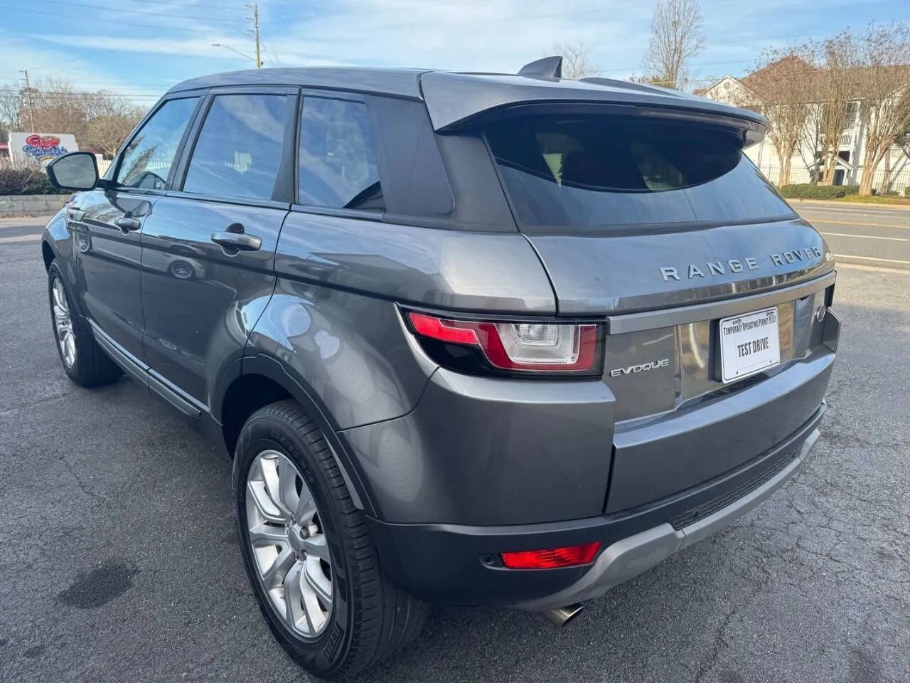 Used 2017 Land Rover Range Rover Evoque SE image 7