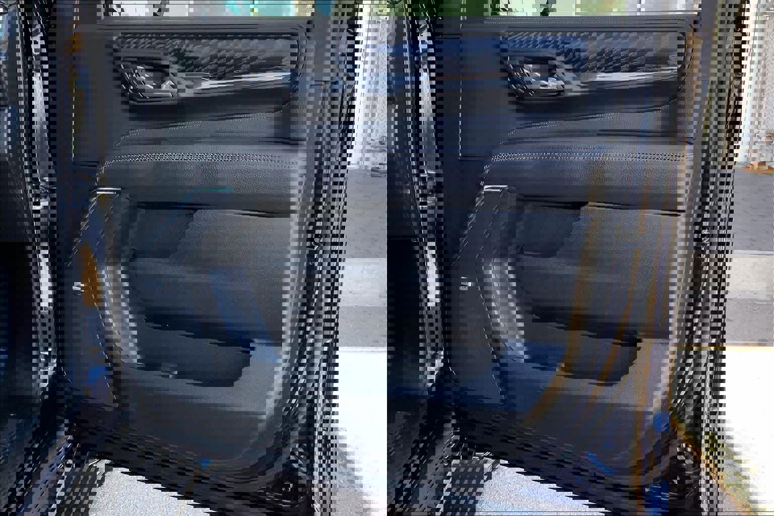 Used 2023 GMC Yukon XL Denali w/ Denali Reserve Package image 28