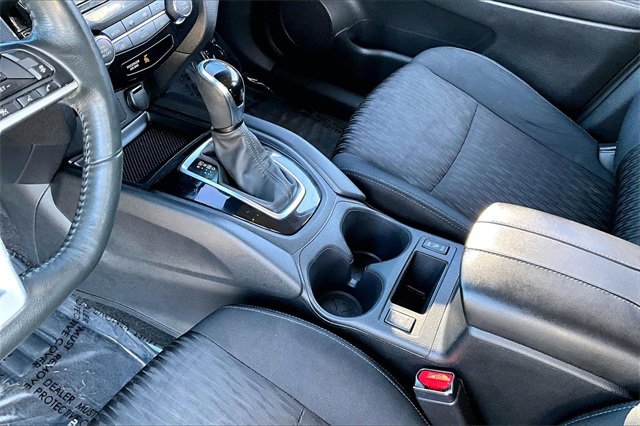 Used 2018 Nissan Rogue SV w/ Premium Package image 18