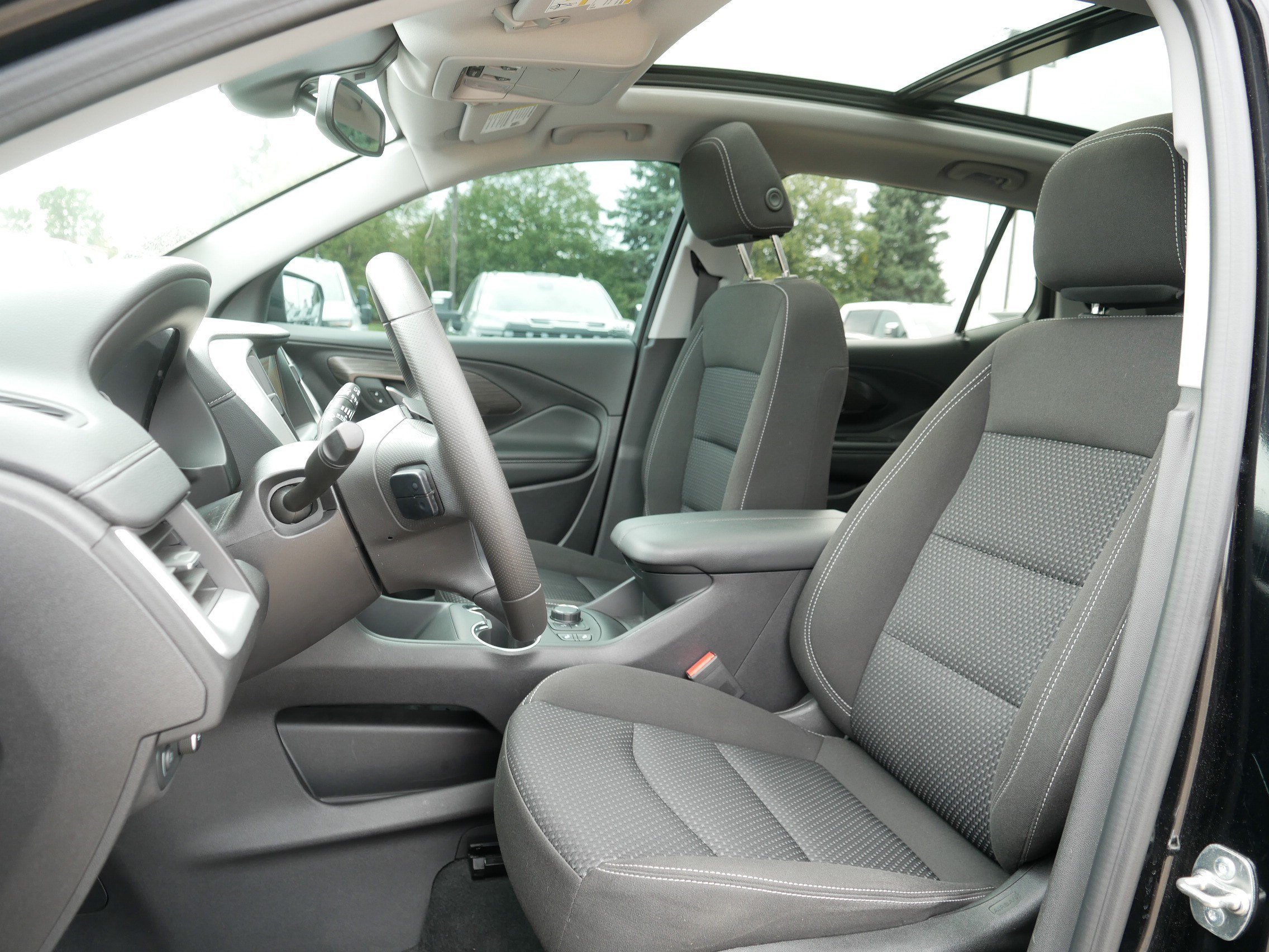 Used 2024 GMC Terrain SLE w/ Driver Convenience Package AWD/4WD image 34