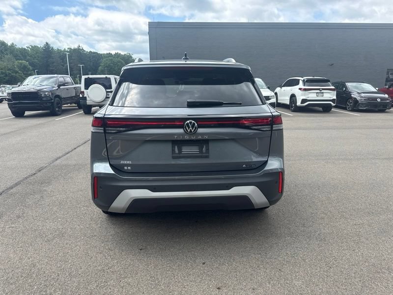 Used 2025 Volkswagen Tiguan SE AWD/4WD image 7