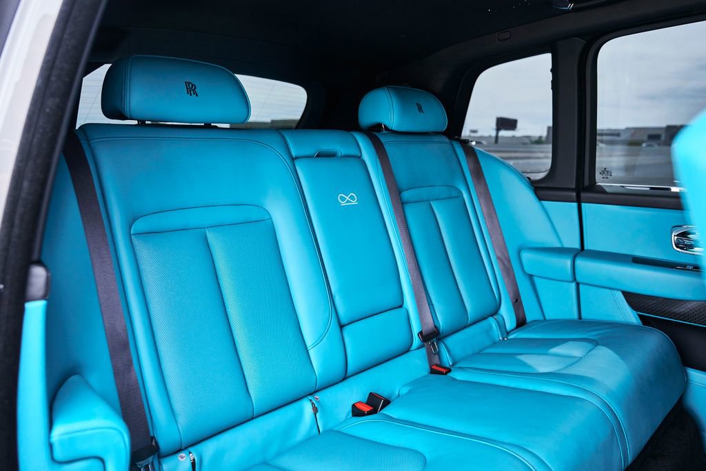 Used 2025 Rolls-Royce Cullinan Black Badge image 49