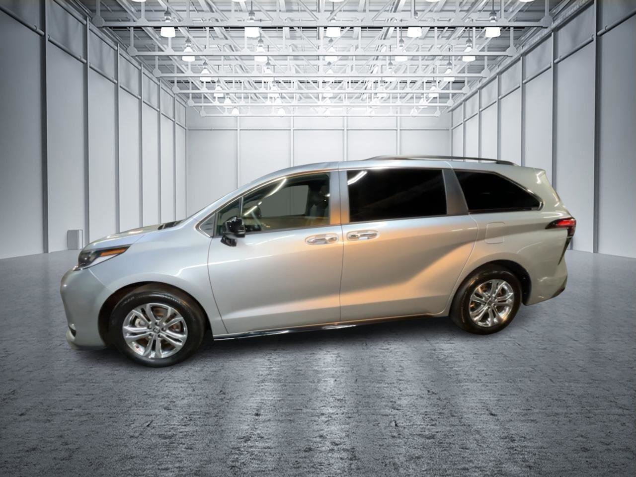 Certified 2022 Toyota Sienna XSE image 6